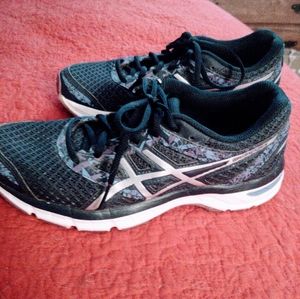 Asics T6E8N - size 7